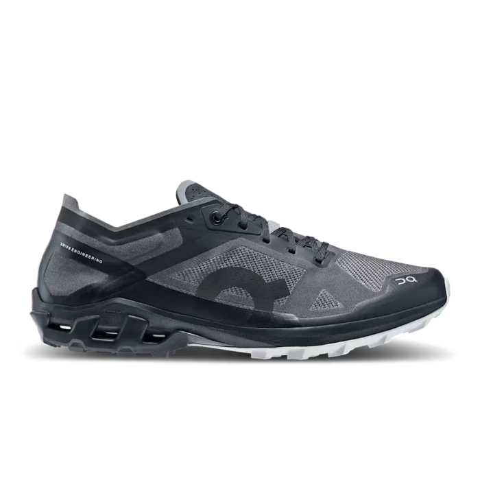 Key features Weight: 230g CloudTec® cushioning for competitive comfort 30% Carbon Speedboard® for the most powerful take-offs A single layer mesh upper keeps you light on your feet On Cloud Black Cloudventure Peak 3