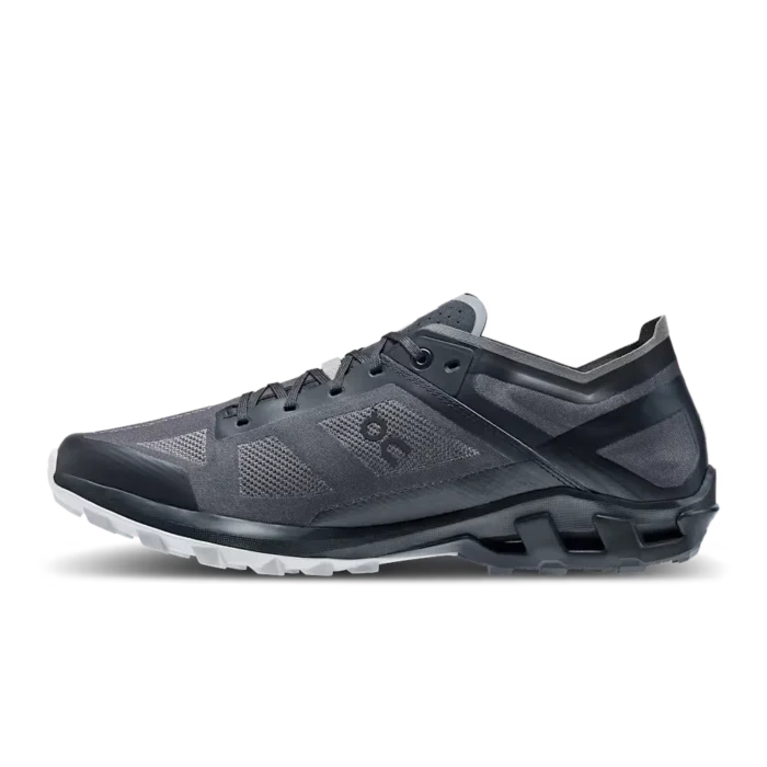 Key features Weight: 230g CloudTec® cushioning for competitive comfort 30% Carbon Speedboard® for the most powerful take-offs A single layer mesh upper keeps you light on your feet On Cloud Black Cloudventure Peak 3